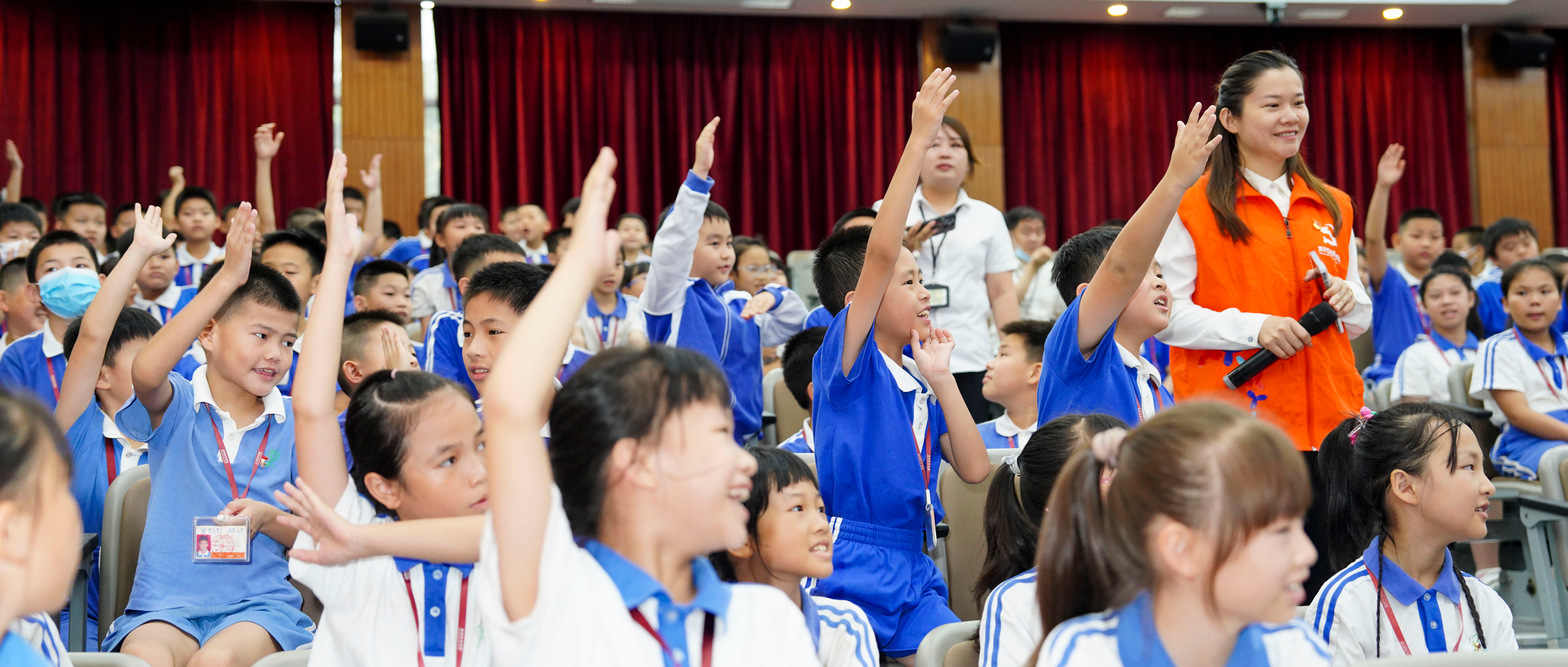 918ֹůͯĹ˶߽У԰